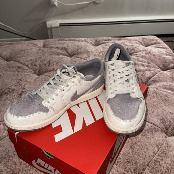Air Jordan 1 Retro Low OG 'Atmosphere Grey' - Picture 3 of 6
